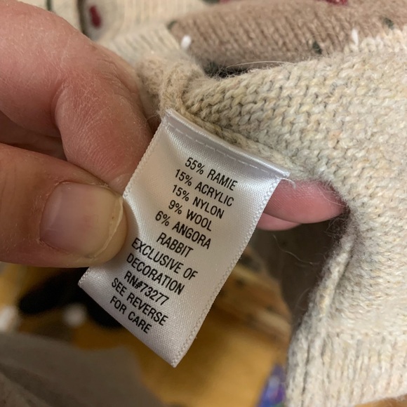 Croft & Barrow Festive Cream and Red Cardigan Sweater - Picture 4 of 4